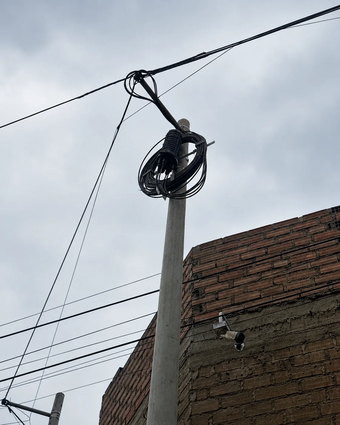 Reserva de fibra y mufa en poste